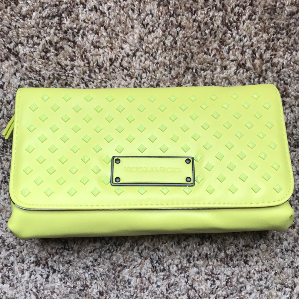 Victoria Secret Pouch !